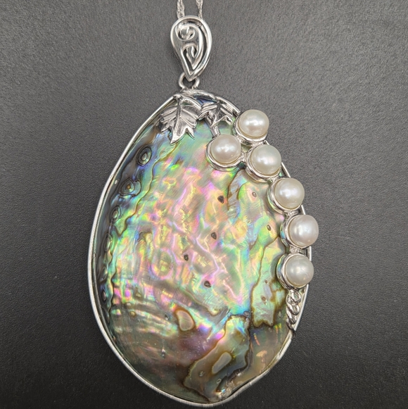 Abalone Silver and Pearl Pendant Necklace. 18" Chain. - Picture 2 of 7